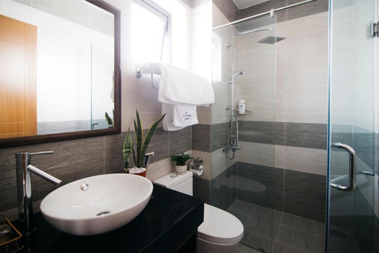 Royal Lion Hotel & Apartment Дананг Экстерьер фото