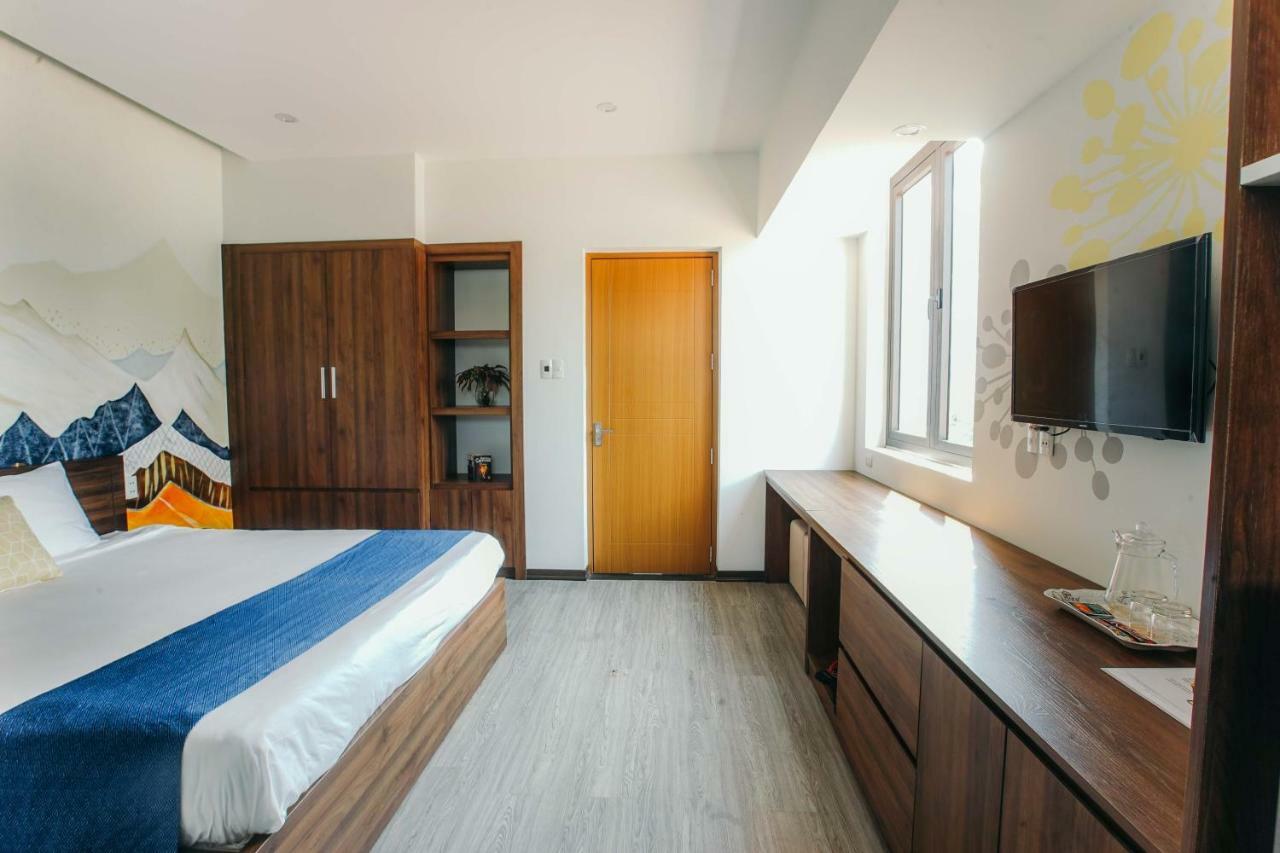 Royal Lion Hotel & Apartment Дананг Экстерьер фото
